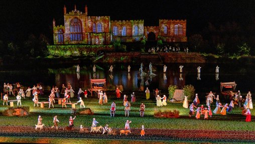 https://www.thenorthernecho.co.uk/news/25465544.kynren-2025-season-ends-standing-ovation-volunteers/?ref=rss