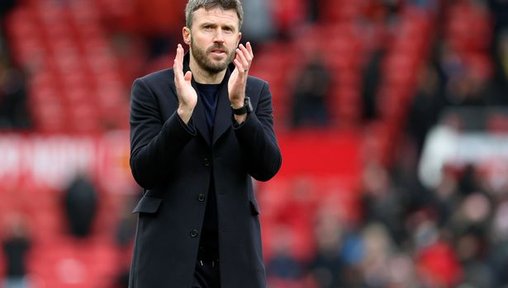 Wayne Rooney has told Manchester United what their Michael Carrick decision should be