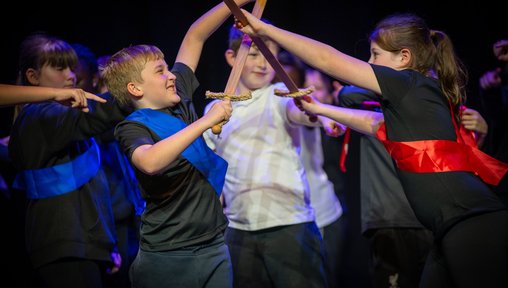https://www.thenorthernecho.co.uk/news/25970233.play-time-difference-macbeth-inspires-pupils/?ref=rss
