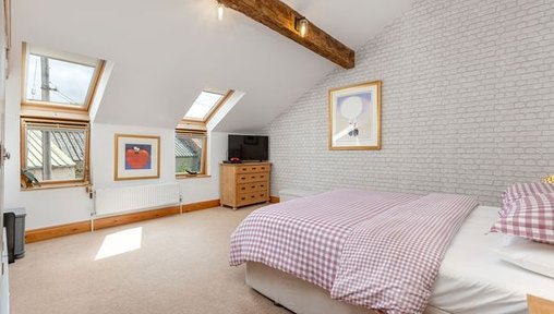 https://www.gazettelive.co.uk/whats-on/whats-on-news/gallery/1250000-north-yorkshire-barn-conversion-33600327