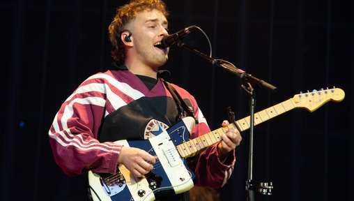 https://www.thenorthernecho.co.uk/news/25968861.sam-fender-donates-50-000-young-north-east-grassroots-musicians/?ref=rss