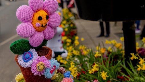 https://www.thenorthernecho.co.uk/news/25961289.thirsk-yarnbombers-mark-10-years-colourful-crochet-display/?ref=rss