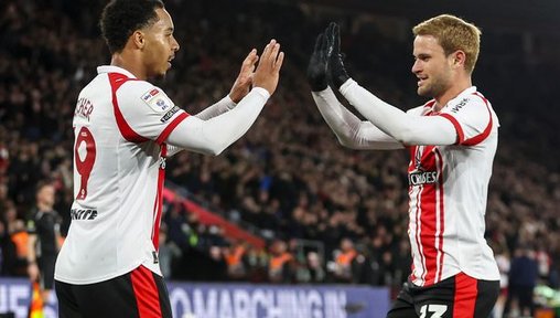 Southampton send bold promotion message but Boro see Ipswich wobble